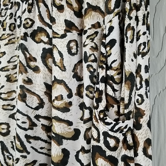 ANIMAL PRINT..baggy cropped/ankle pants - Picture 4 of 8